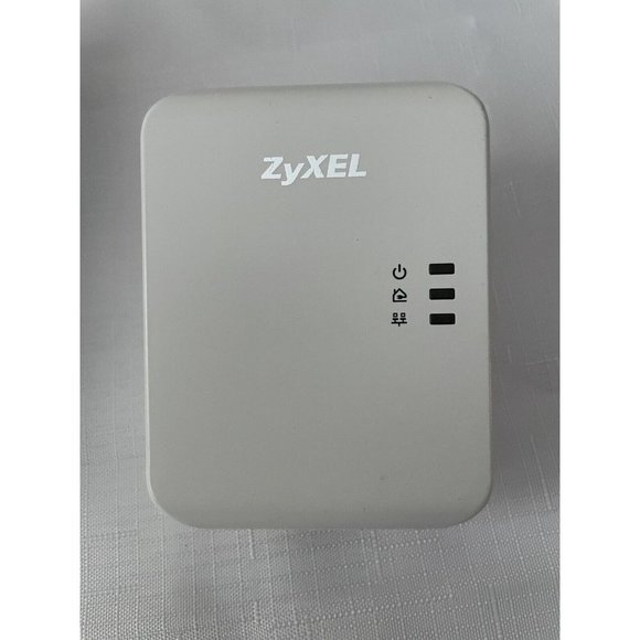 ZyXEL Set - 1 Powerline Pass-Thru Ethernet Adapter PLA-407 200Mbps & 1 - PLA-401 - Picture 2 of 10
